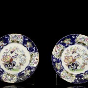 Mason's England Pottery, pair of hand-painted “Chinoiserie” plates, 19th century