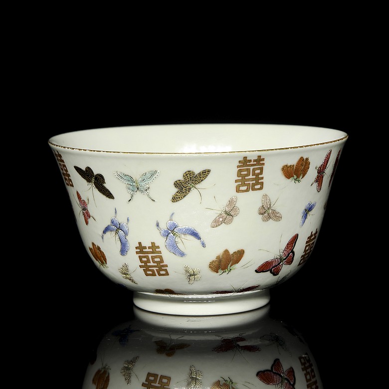 Enamelled porcelain ‘Butterflies’ bowl, Qing dynasty