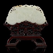 Panel de jade blanco con pedestal, dinastía Qing