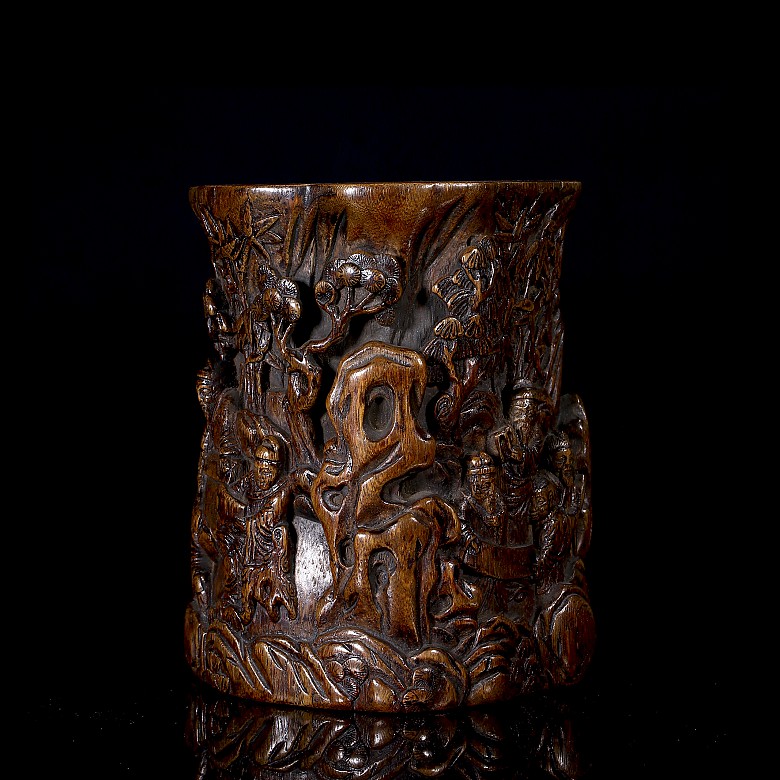 A wooden Chenxiangmu ‘Scene’ brush container, Qing dynasty