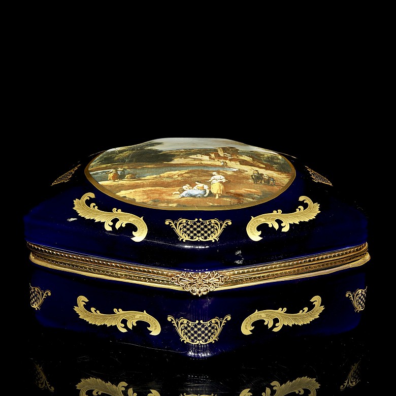 French porcelain jewellery box, Sèvres style, early 20th century