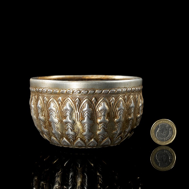 Embossed silver bowl, Qing dynasty