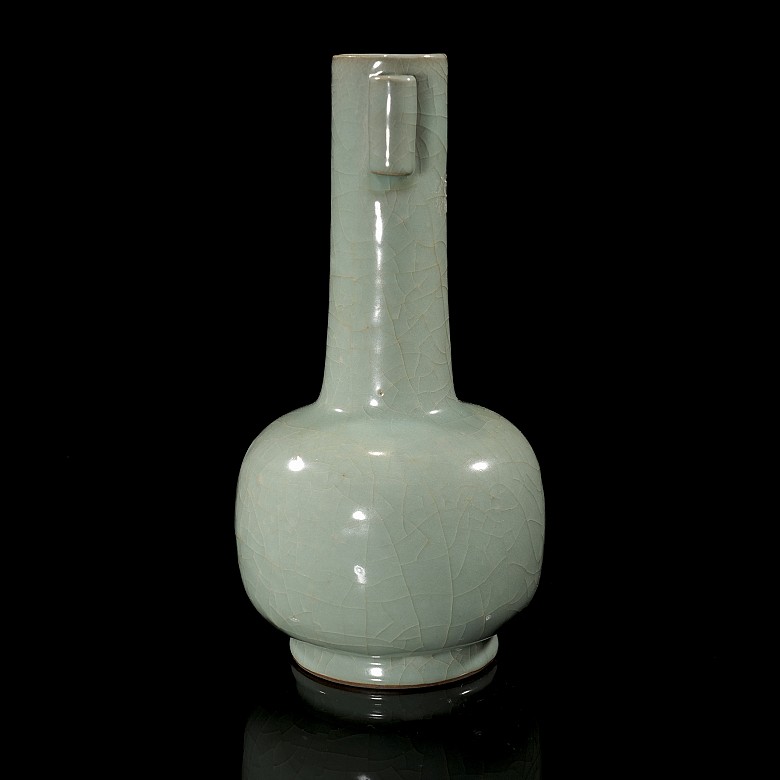 Arrow vase with celadon glaze, Longquan style, Yuan Dynasty