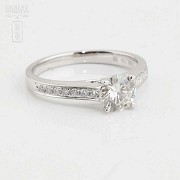 Diamond solitaire with brilliant cut.