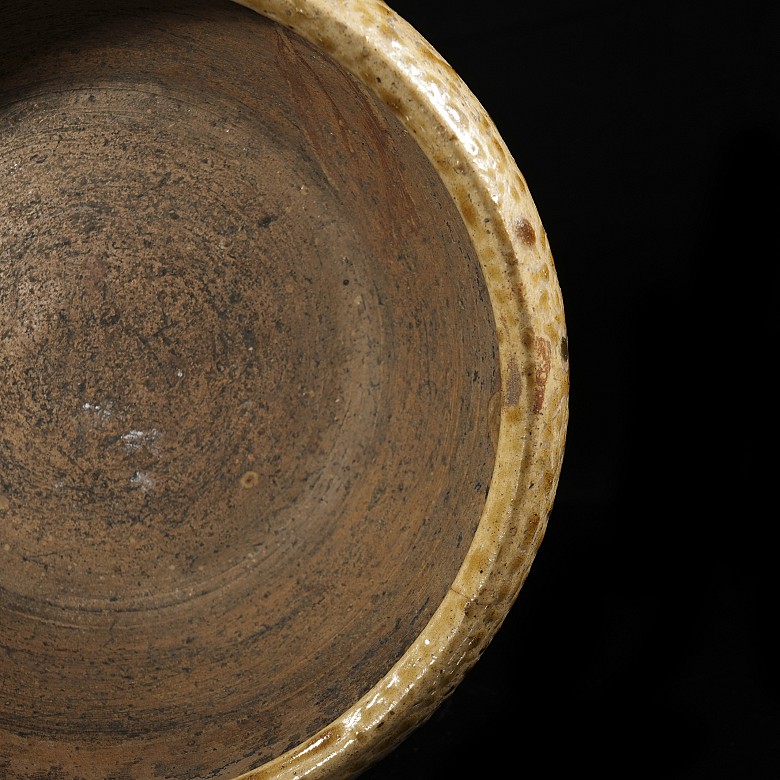 Glazed porcelain bowl, Sui dynasty