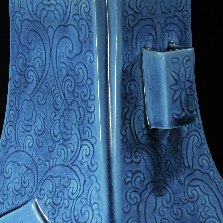 Blue glazed porcelain ‘Hu’ vase