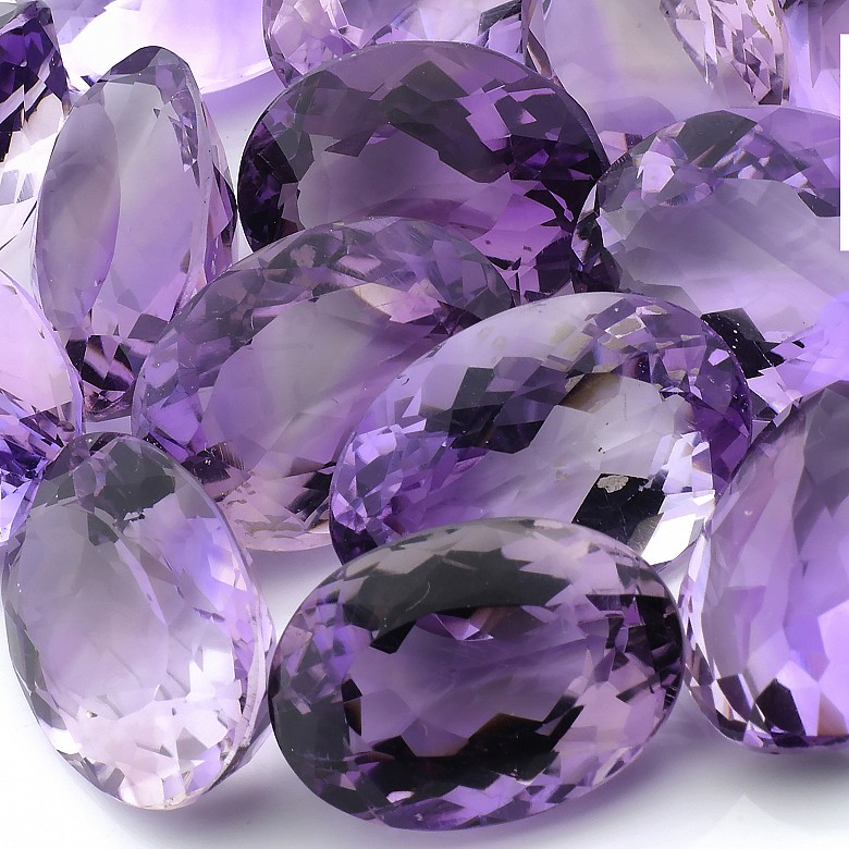 Lot of oval cut amethysts 226 cts