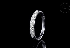 18 kt white gold and diamond half wedding ring