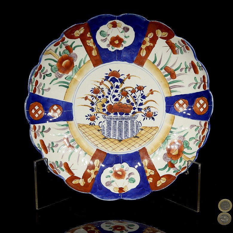 Imari porcelain enamelled plate, 20th century