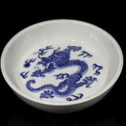 Porcelain plate with dragon, with Kangxi mark