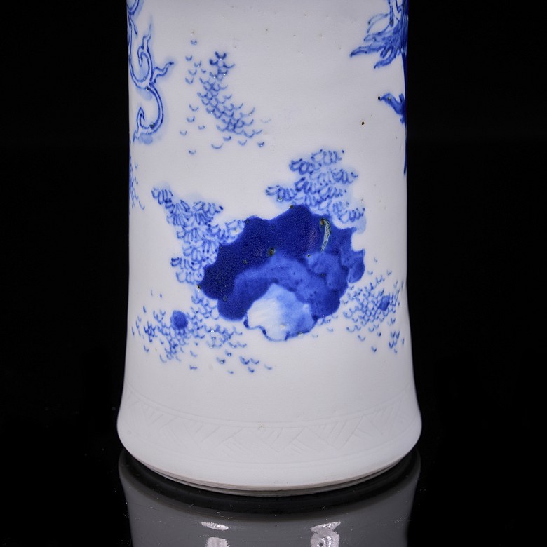 Blue and white porcelain vase “Heavenly Garden”, Qing dynasty