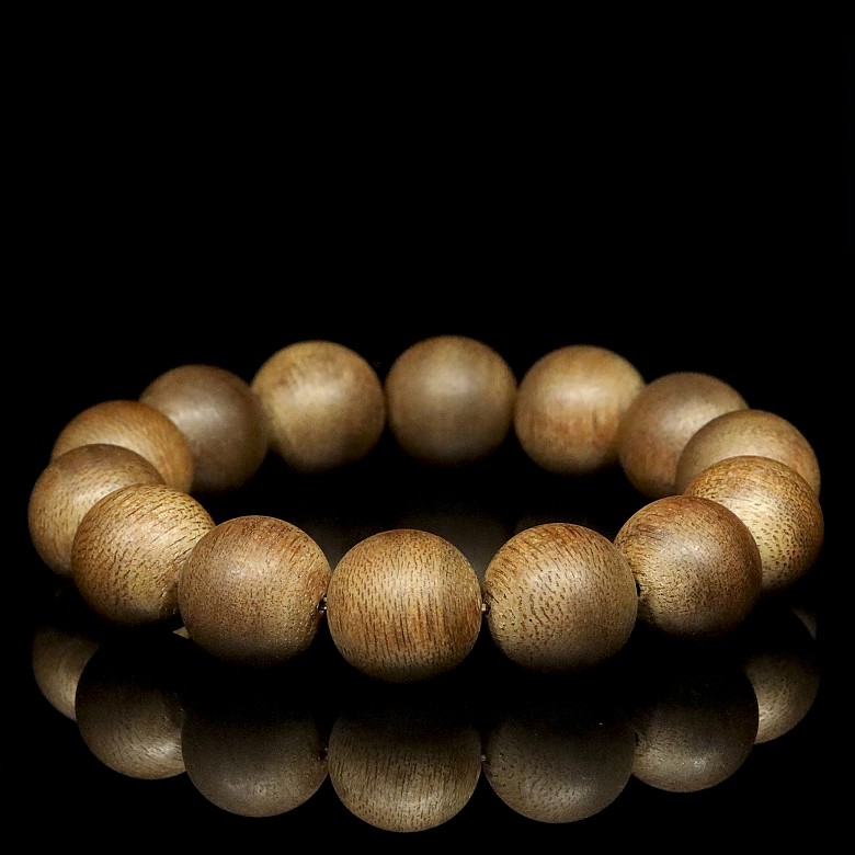 Pulsera de madera con 14 bolas.