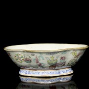 Porcelain vessel of the rose family, Late Qing dynasty