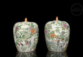 Pair of ‘Chrysanthemums and birds’ tibor, 20th century