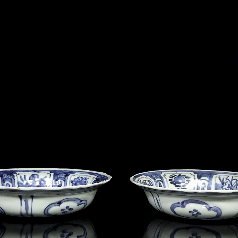 Pair of dishes, blue and white, 20th century