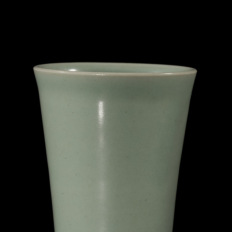 Glazed ceramic vase, Song style