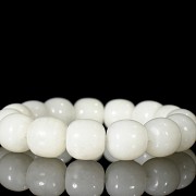 Fifteen-bead bracelet of carved white jade, Qing dynasty