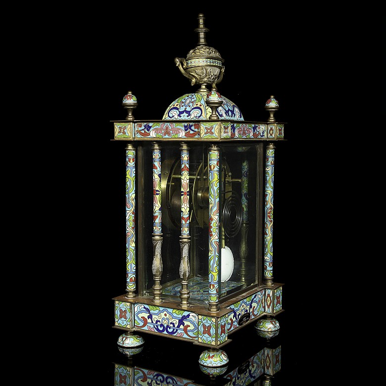 Table clock in brass and cloisonné enamel, 20th century