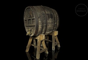 Oval barrel with stand