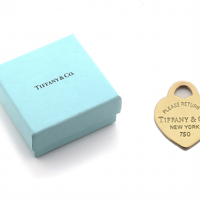 Tiffany brand pendant in 18k yellow gold, with case