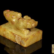 Yellow jade seal “Double mythical beast” Western Zhou dynasty