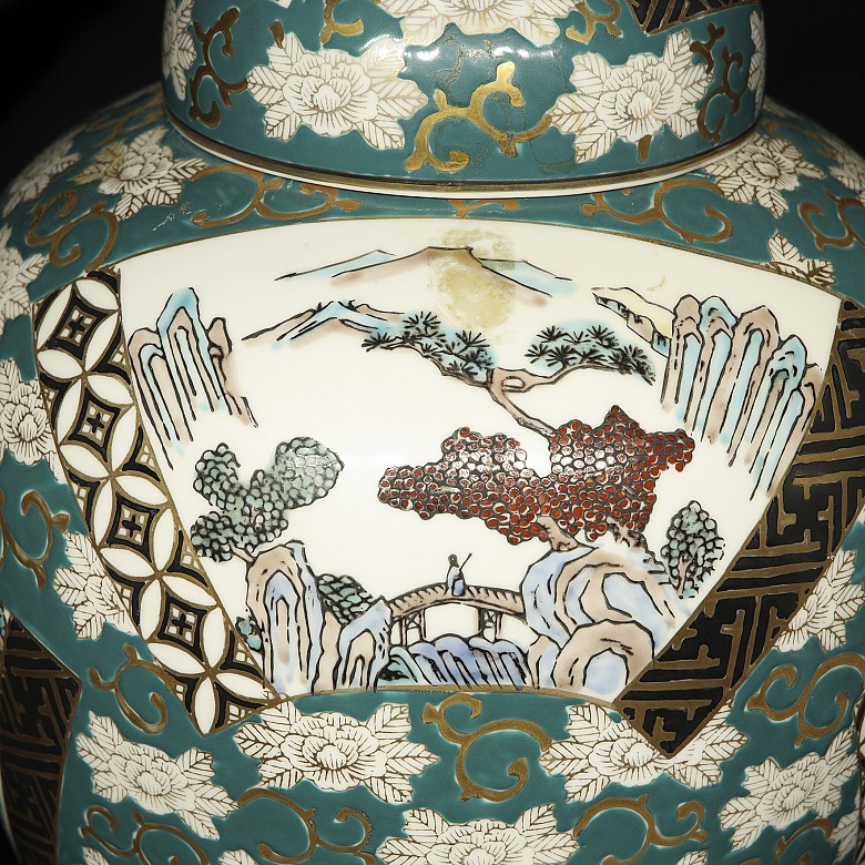 Pair of Imari jars, Japan 20th century