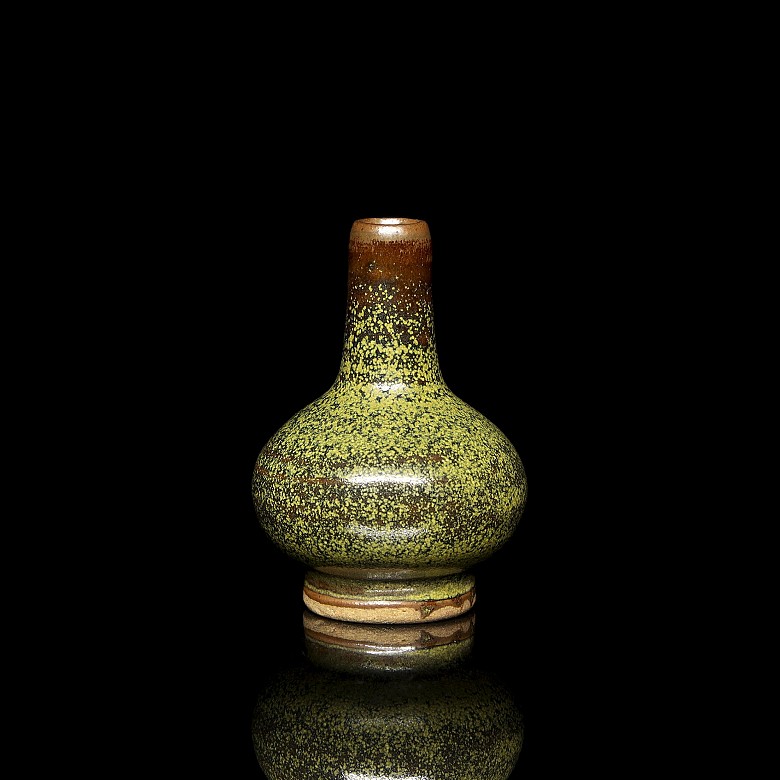 Small glazed ceramic vase, Song style