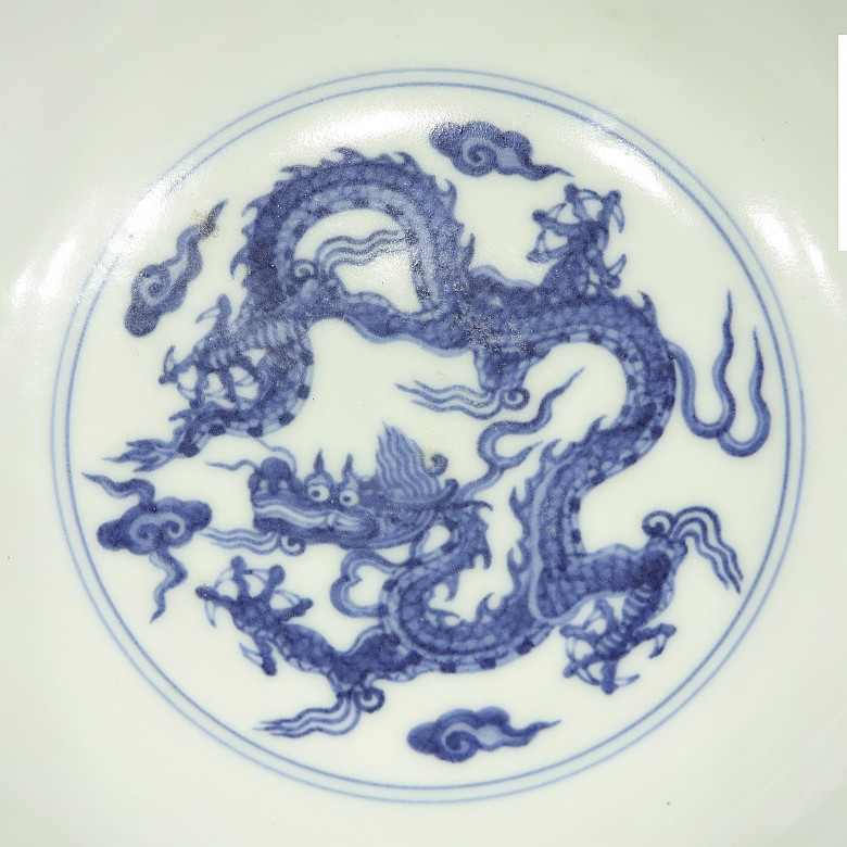 Cuenco de porcelana con dragones, dinastía Qing