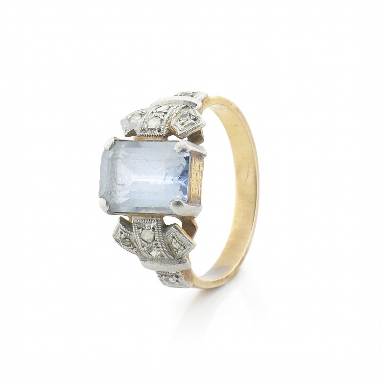 18k Gold ring with diamonds and a blue stone