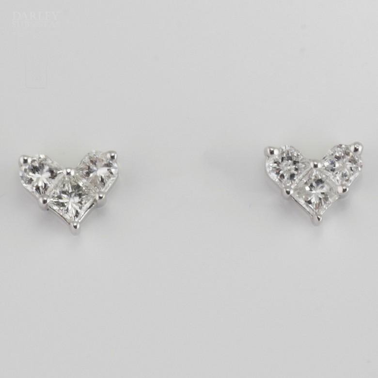 Pair of earrings in 18k white gold and diamonds.