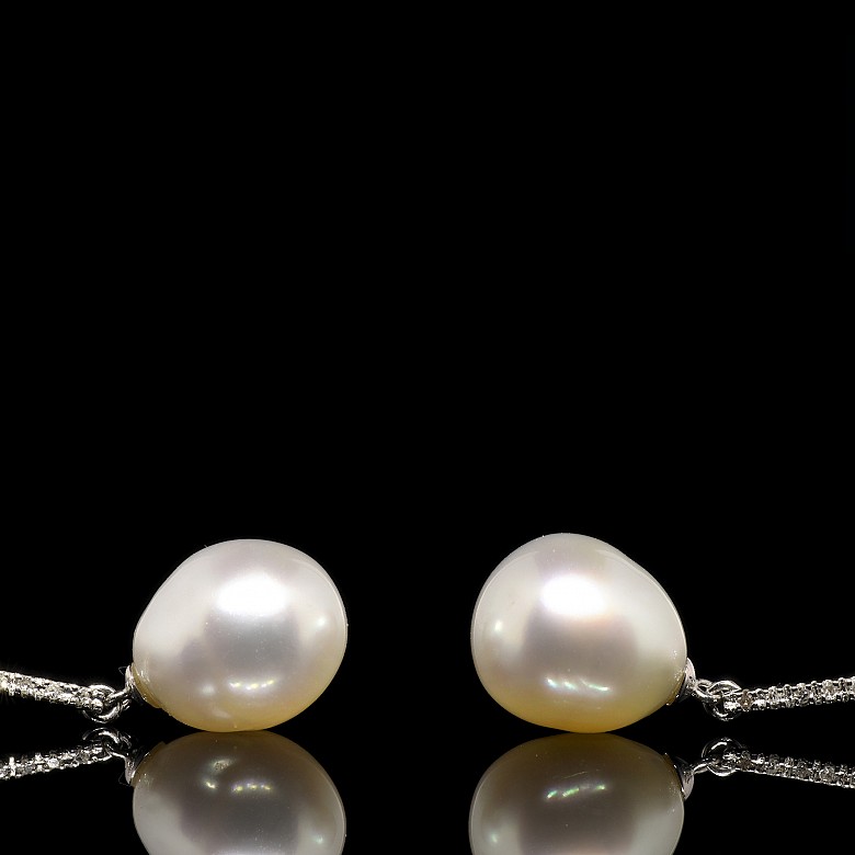 Pendientes en oro blanco de 18 k, perlas australianas y diamantes