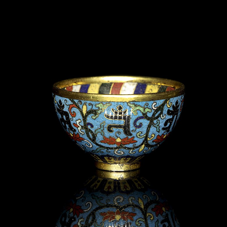 Small gilt-bronze bowl with cloisonné enamel, with Qianlong seal