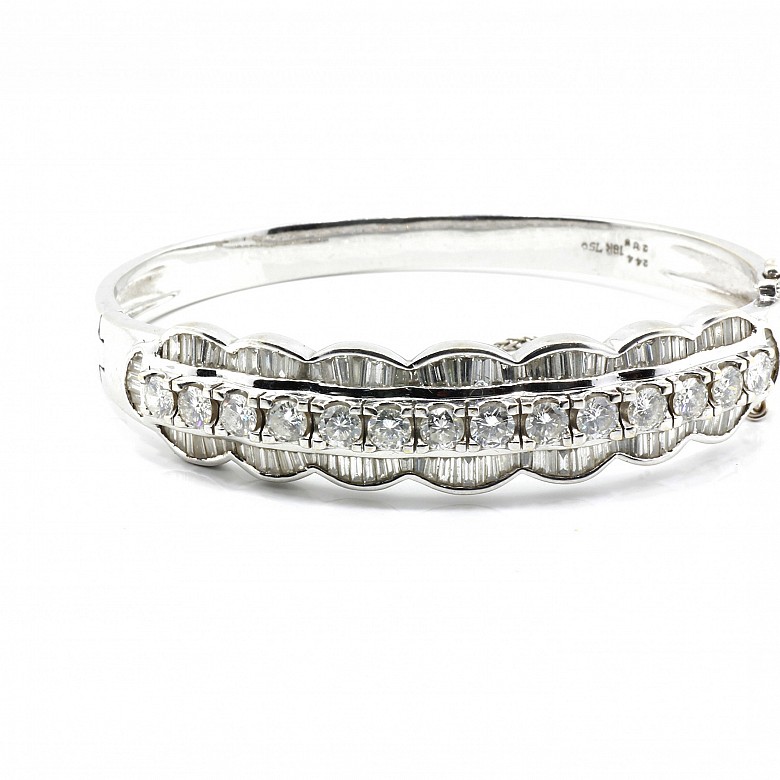 18k white gold bangle with 4.52ct diamonds