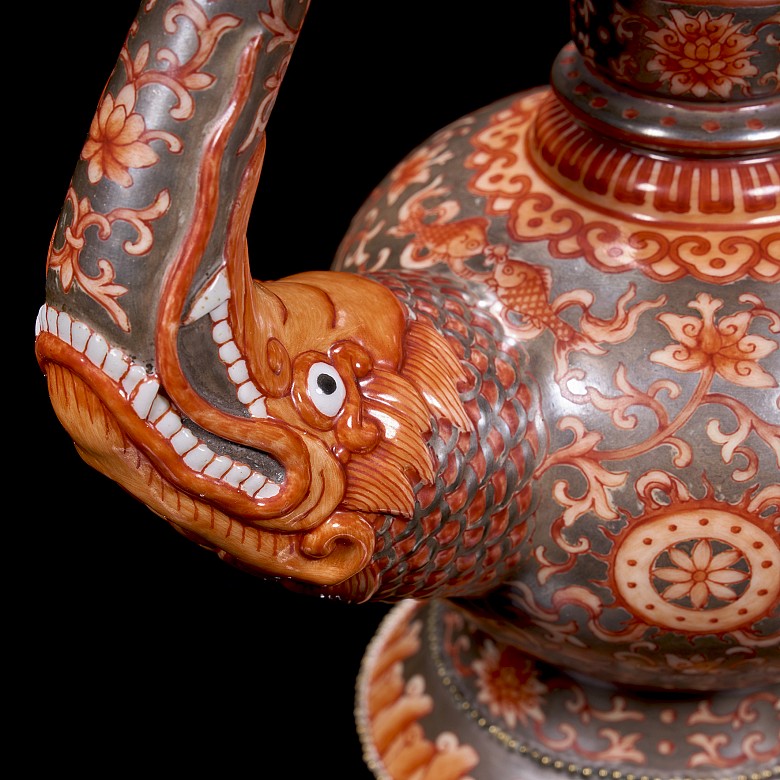 Enamelled ceramic jug ‘Dragon and Chrysanthemums’, with Qianlong Seal