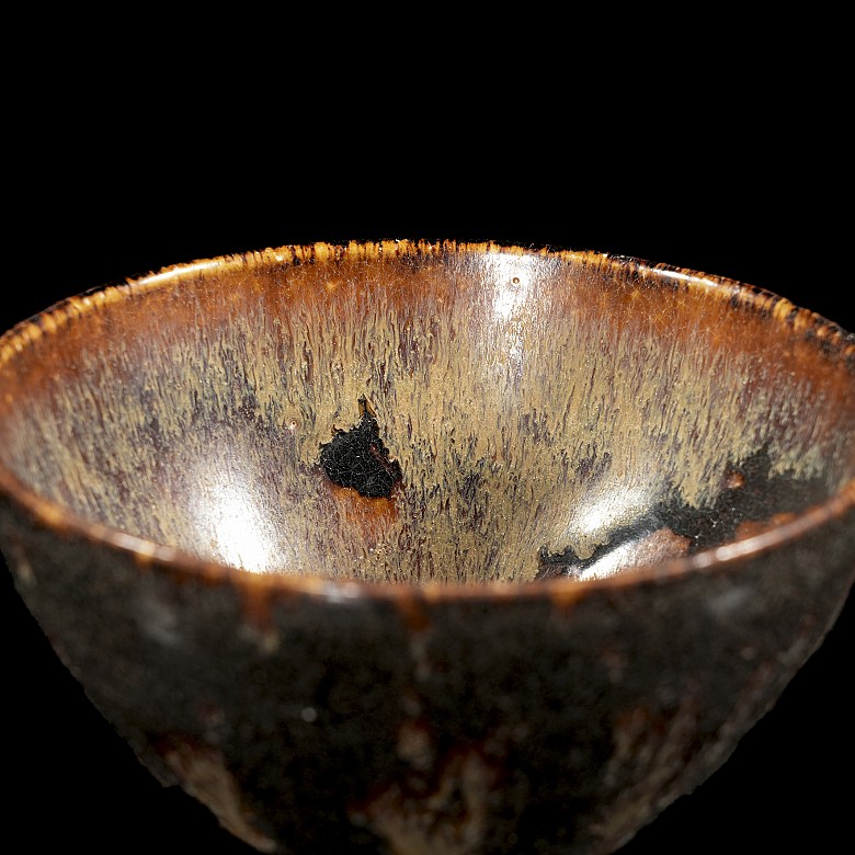 Ceramic bowl with ‘Tiger Skin’ glaze, Jizhou Kiln