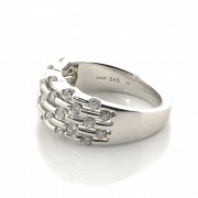 Ring in 18k white gold and diamonds