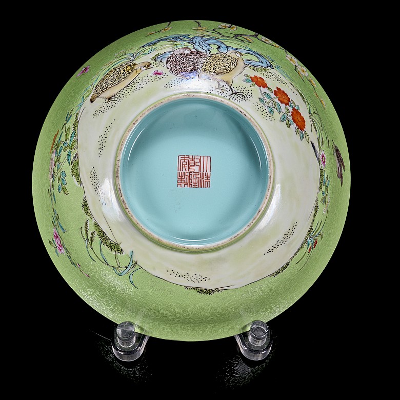 Porcelain enamelled bowl with engraved background, with Qianlong seal