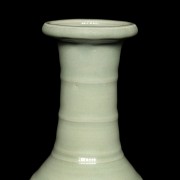 Glazed ceramic vase with a ‘Bamboo’ neck, Ming dynasty