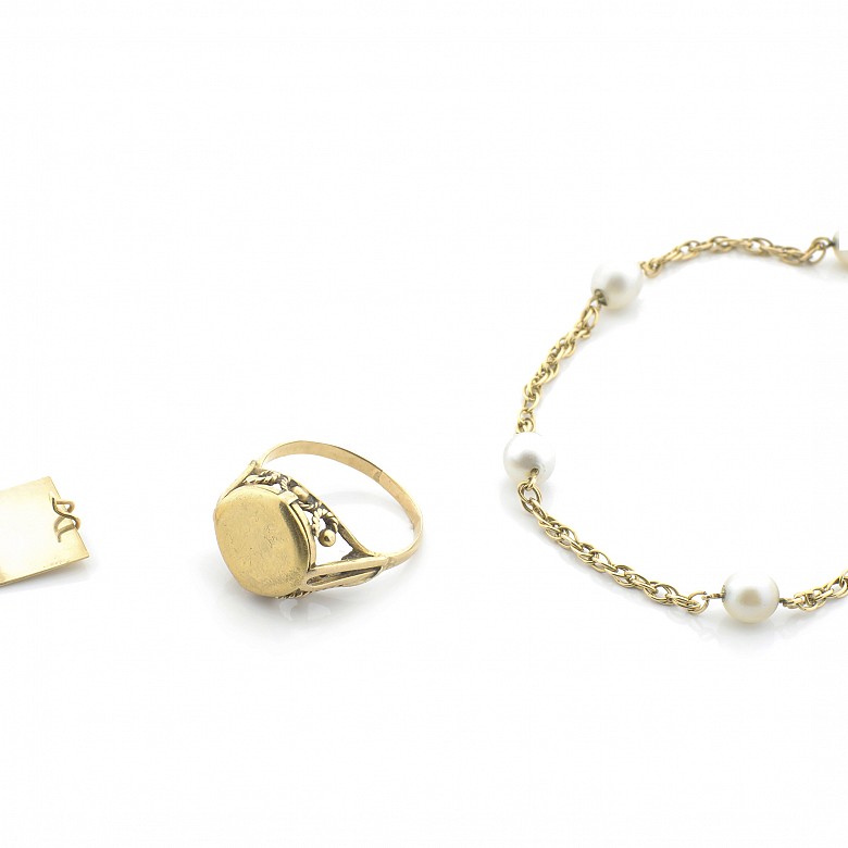 Three-piece set in 18k yellow gold