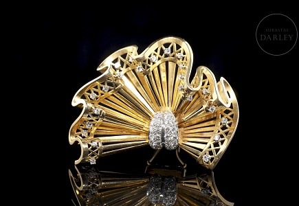 Broche oro amarillo 18 kt con brillantes, s.XX