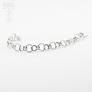 Link bracelet in white gold and 170 diamonds.