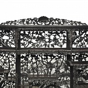 Chinese carved wooden bookshelf, 20th century