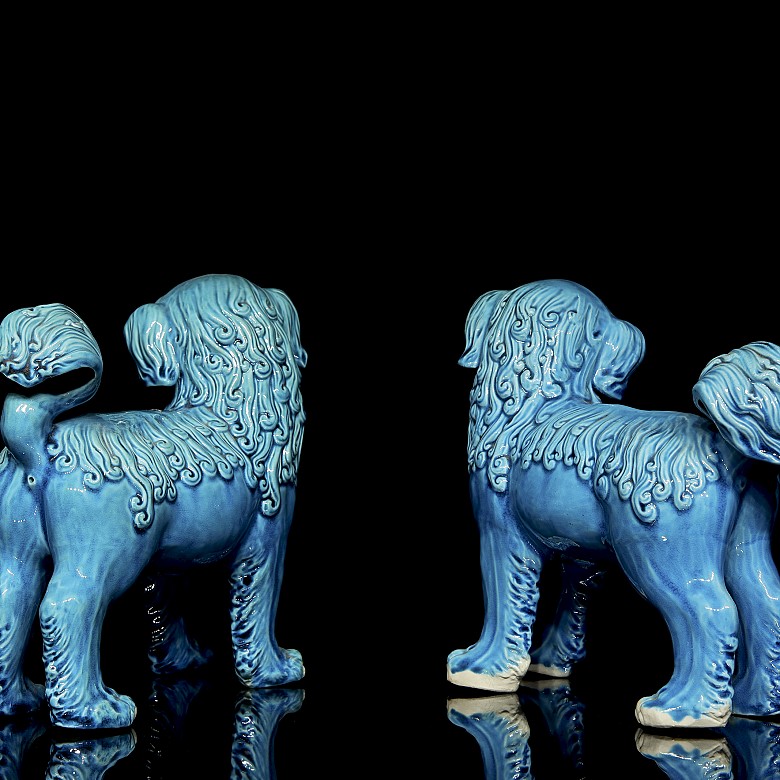 Pair of glazed porcelain foo lions, Qing dynasty