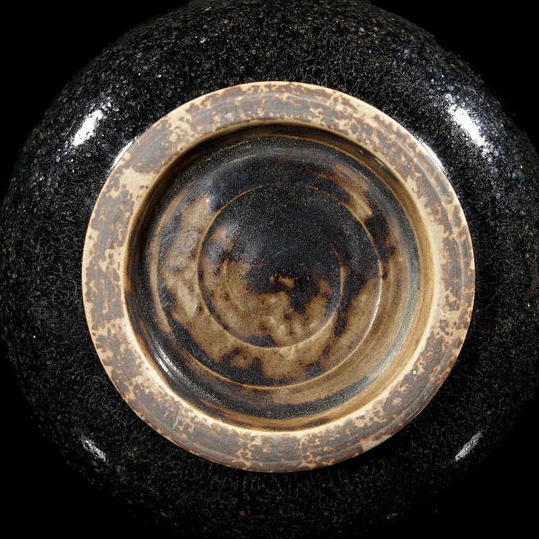 Brown and black glazed porcelain vase, Jin dynasty