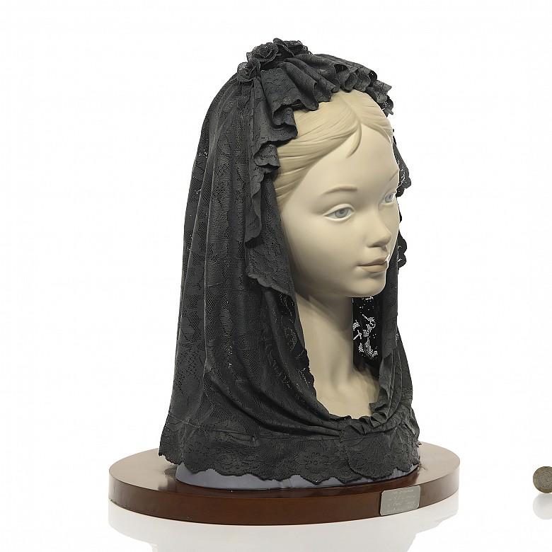 Bust with black mantilla, Lladró, 20th century