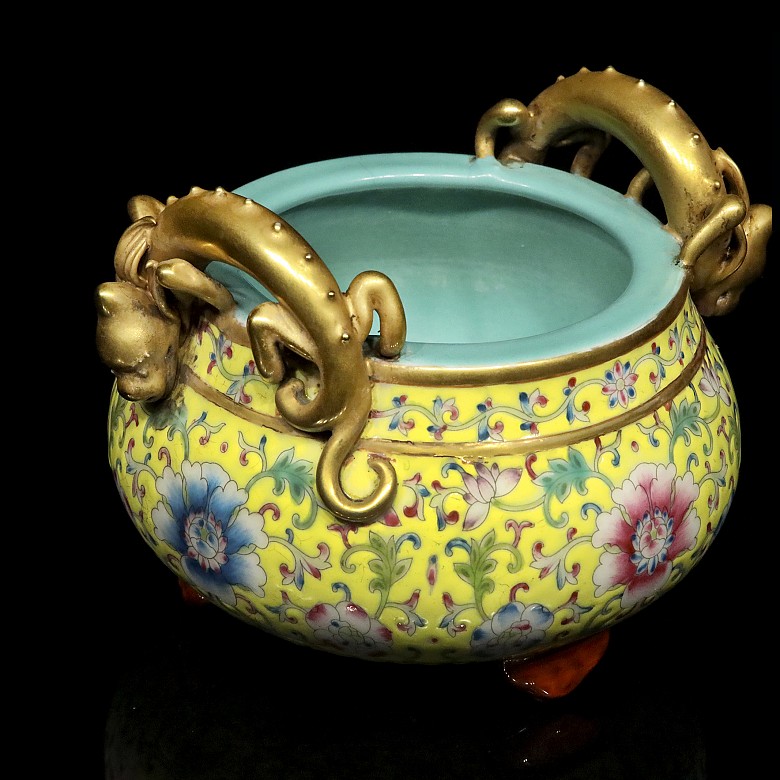 Censer with yellow background and dragons, 20th century