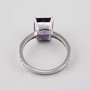 18k white gold ring with amethyst and 6 diamonds.