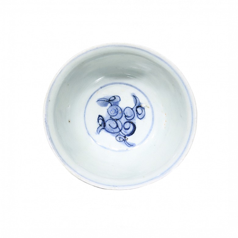 A Blue and white chinese ceramic and porcelain lot.