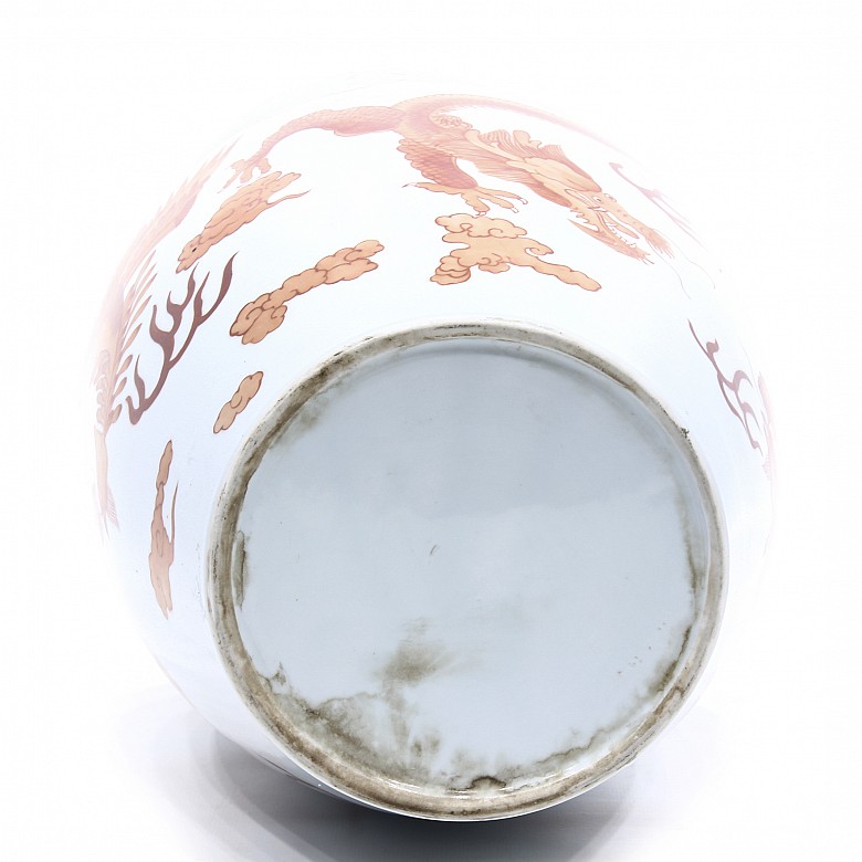 Chinese porcelain vase, 20th century