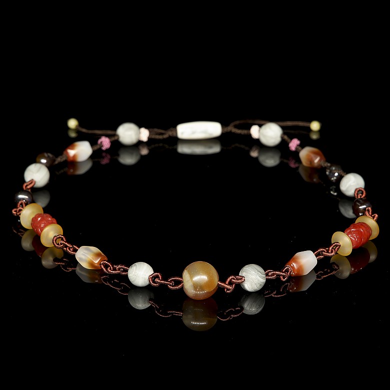 Agate and liuli bead necklace, Qing dynasty